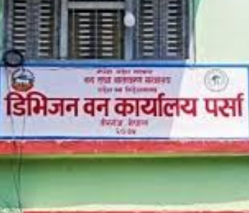 एक दशकदेखि अवैध रुपमा सञ्चालन हुँदै आएको स–मिलका उपकरण वन कार्यालयद्वारा बरामद