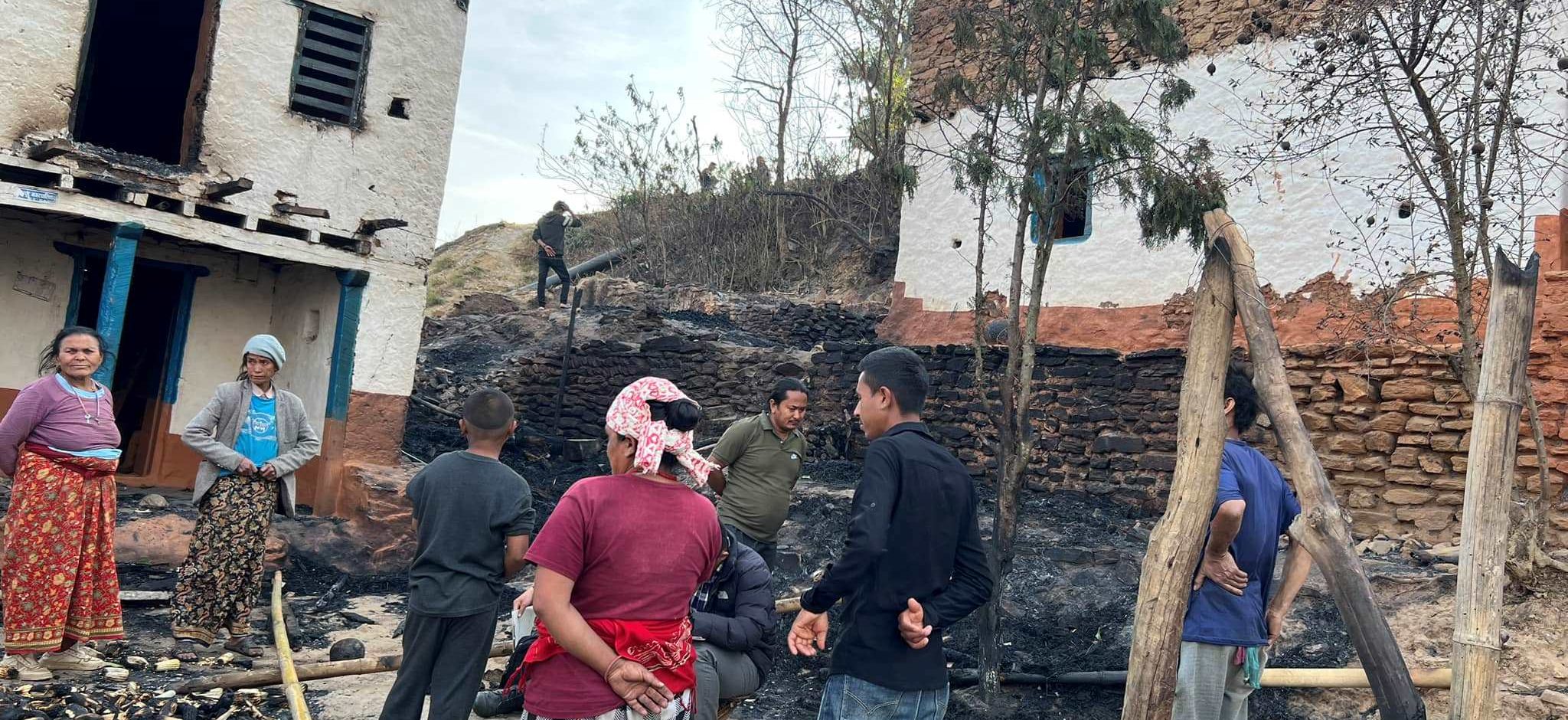 भोजपुरमा आगलागीबाट १७ घर, ८ पाली र १० गोठ नष्ट