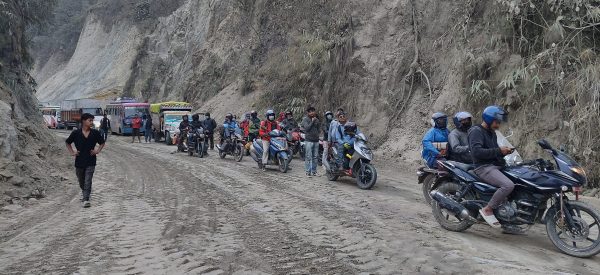 दाउन्ने क्षेत्रको सडक पुनर्निर्माणमा ढिलाइ, यात्रु दिनहुँ कष्ट भोग्न बाध्य