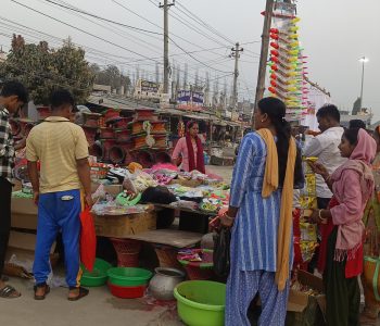 जनकपुरधाममा होलीका सामग्री किन्नेको भीड, व्यापारी उत्साही  (तस्वीरहरू)