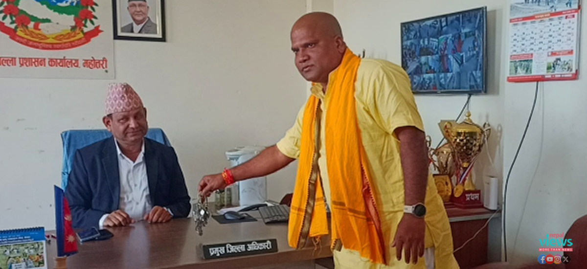 मेयरले नगरपालिका कार्यालयमा ताला लगाएर साँचो सीडीओलाई बुझाए