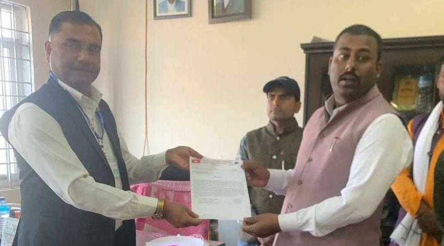 दलितको घर भत्काउनेलाई रिहा गर्न जसपाको माग, प्रशासनमा बुझायो ज्ञापनपत्र