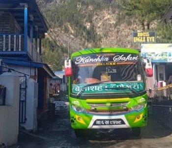 पहिलोपटक मनाङ सदरमुकाम पुग्यो बस