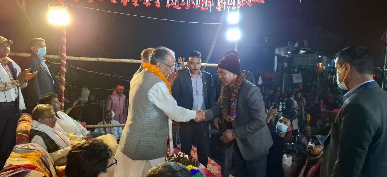 एमाले र काङ्ग्रेसका नेता–कार्यकर्तासहित ३०० जनाभन्दा बढी माओवादी केन्द्रमा प्रवेश