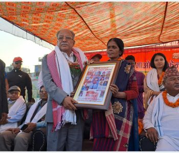 संविधान र गणतन्त्रमाथि छेडखानी गर्नु गलत हो : प्रचण्ड