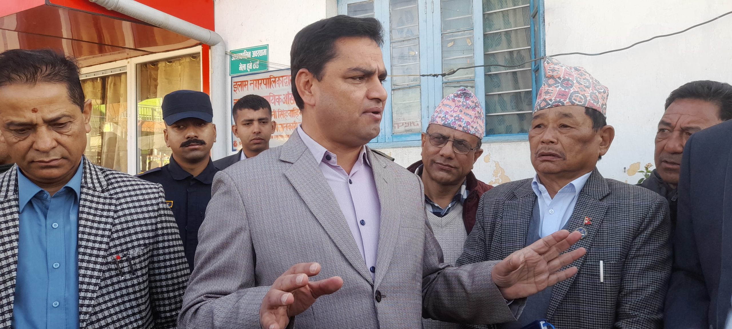 अब स्वास्थ्य बीमाको औषधि छैन भन्ने छुट सरकारी अस्पताललाई छैन : मन्त्री पौडेल