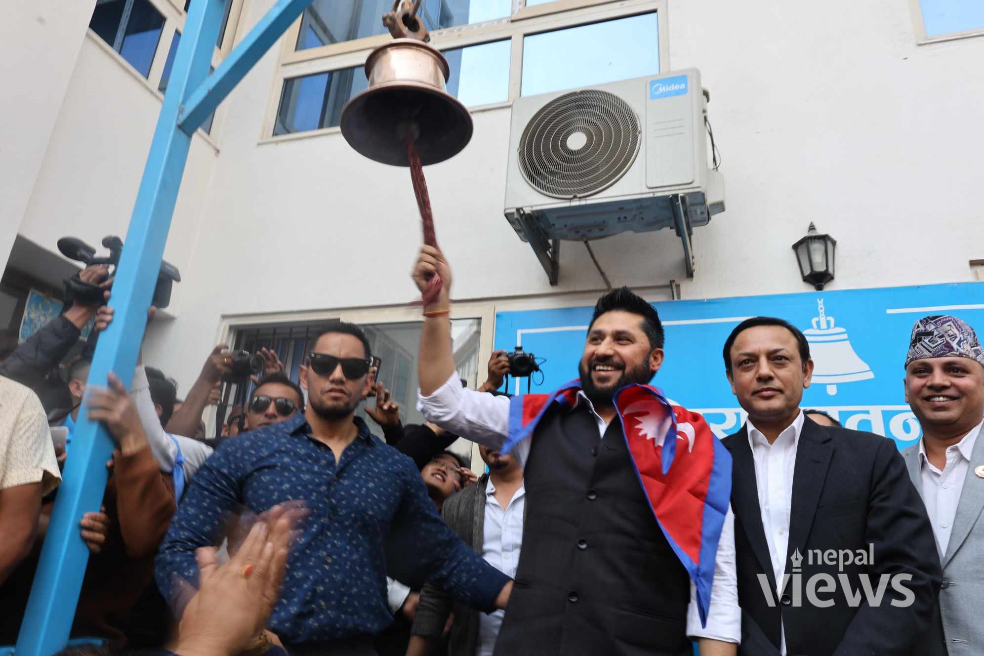 पार्टी बैठकमा रवि: गणतन्त्र बोक्छौँ ओलीतन्त्र र देउवातन्त्र स्वीकार्दैनौँ