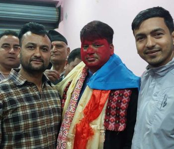 प्रचण्डको तस्वीर जलाउने राप्रपाका बम रिहा, पार्टी कार्यालयमा स्वागत
