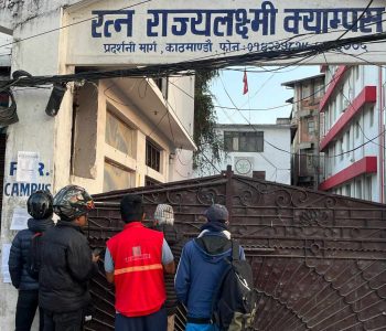 आरआरमा अनेरास्ववियुले तालाबन्दी गरेपछि नेविसङ्घको प्रतिक्रिया : पराजित मानसिकता (तस्वीरहरू)