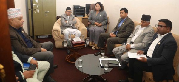 संसद्को गतिरोध अन्त्यका लागि सभामुख दलका प्रमुख सचेतकसँग छलफलमा