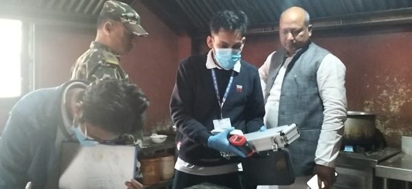 जनकपुरका होटलमा मुख्यमन्त्री सिंहको अनुगमन, अखाद्य वस्तु जफत गरी नष्ट