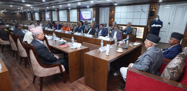 प्रधानमन्त्रीले आह्वान गरेको गणतन्त्र पक्षधरको बैठक सिंहदरबारमा सुरु