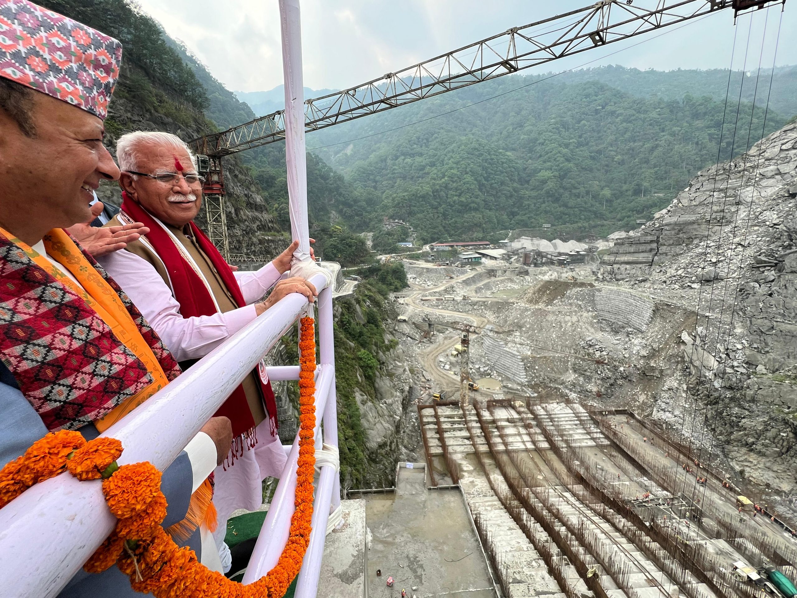 भारतीय ऊर्जामन्त्रीले गरे अरूण तेस्रो जलविद्युत परियोजनाको निरीक्षण