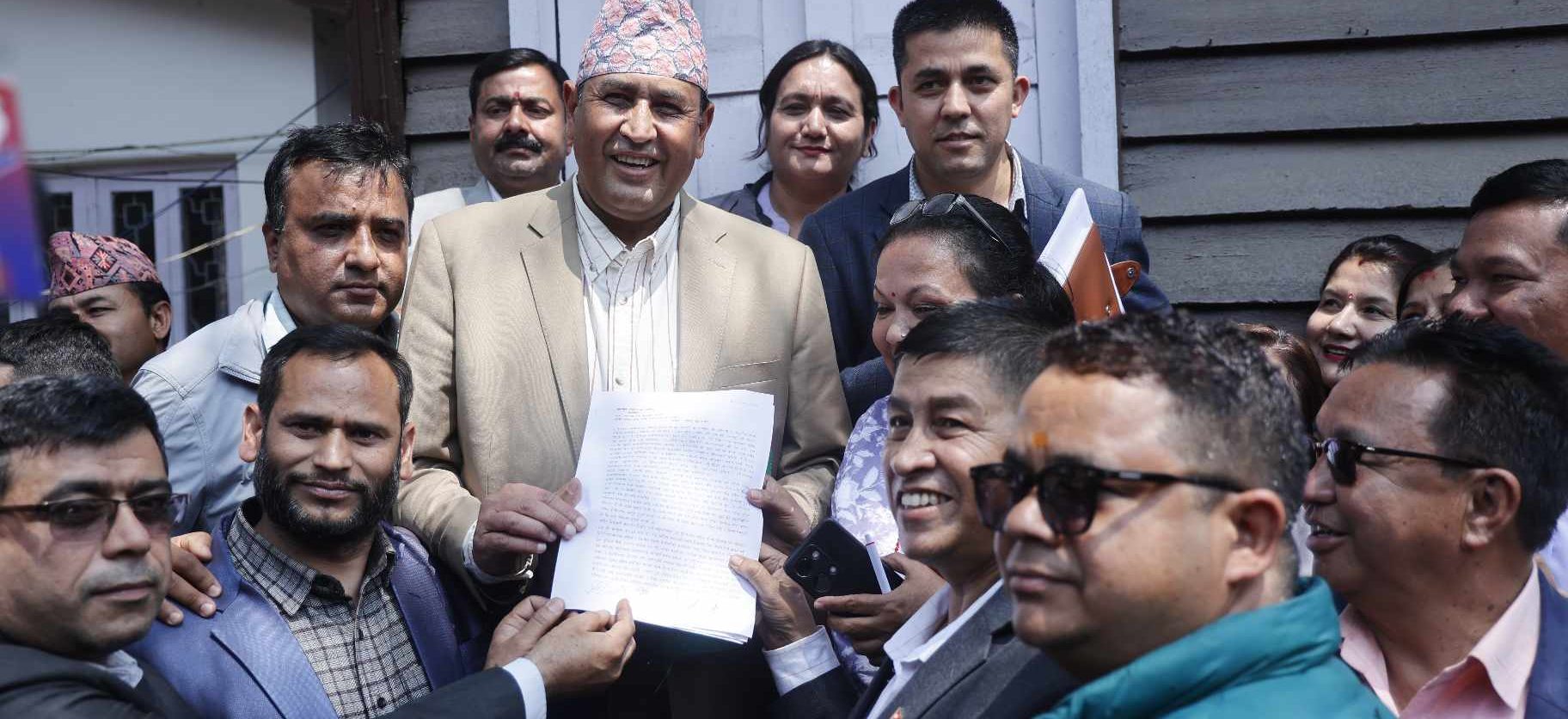 निजामती सेवा ऐन जारी गर्न दबाब दिँदै समितिका सभापति र दुई मन्त्रीलाई ट्रेड युनियनको पत्र