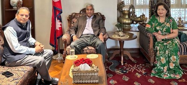 देउवा दम्पत्तिसँग भाजपा नेता विजय चौथाइवालेको भेट