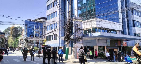 नयाँ बानेश्वरमा राप्रपाको प्रदर्शन, भाटभटेनीमा प्रहरीको सुरक्षा