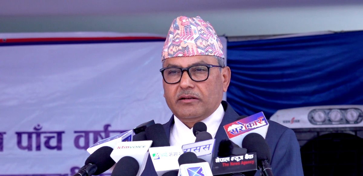 गभर्नरबाट बिदा हुँदै अधिकारीले भने –  सरकारको प्रहारबाट राष्ट्र बैंकको स्वायत्तता जोगाएँ