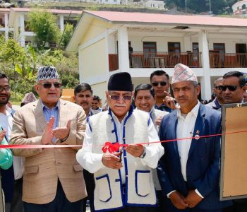 बारपाकमा प्रचण्ड, अवलोकन गरे भूम्कपकालीन तस्वीर