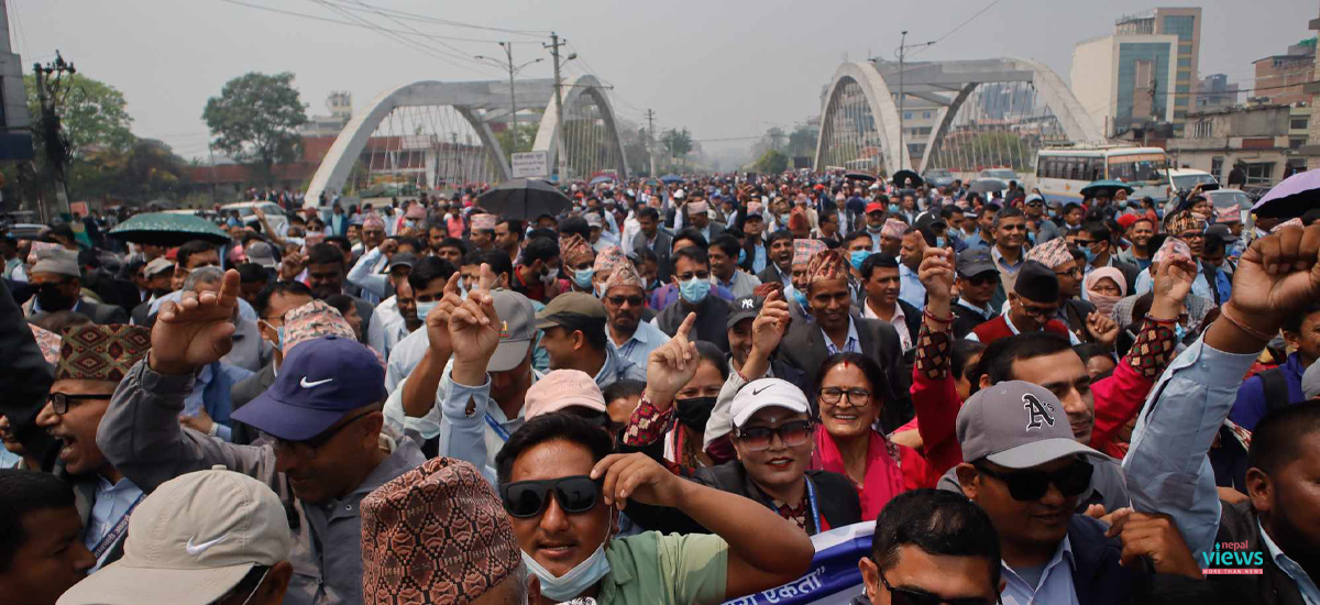 आज पनि सडकमा उत्रिए शिक्षक (तस्वीरहरू)