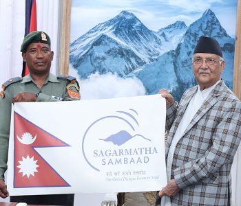 सगरमाथा चढ्ने तयारीमा रहेका असइ छत्याललाई प्रधानमन्त्रीको बिदाइ