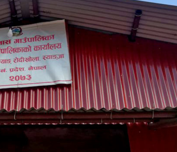 आन्दोलनरत शिक्षकलाई पालिकाले भन्यो: पढाई भएको दिनको मात्रै तलब दिन्छौं