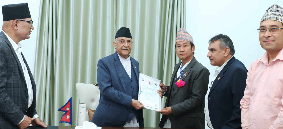 हर्क साम्पाङले भेटे प्रधानमन्त्री : धरानमा खानेपानी प्रबन्ध गर्ने प्रक्रिया अघि बढेको सरकारी दाबी