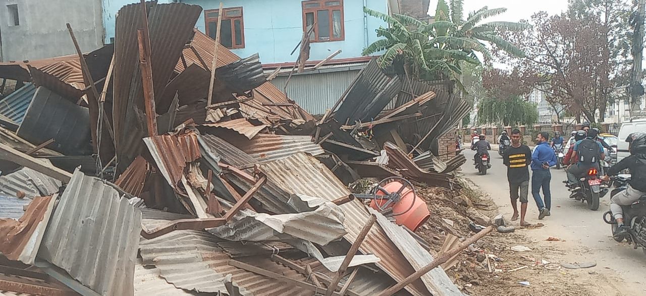 महानगरले चलायो कवाड संकलन केन्द्रमा डोजर