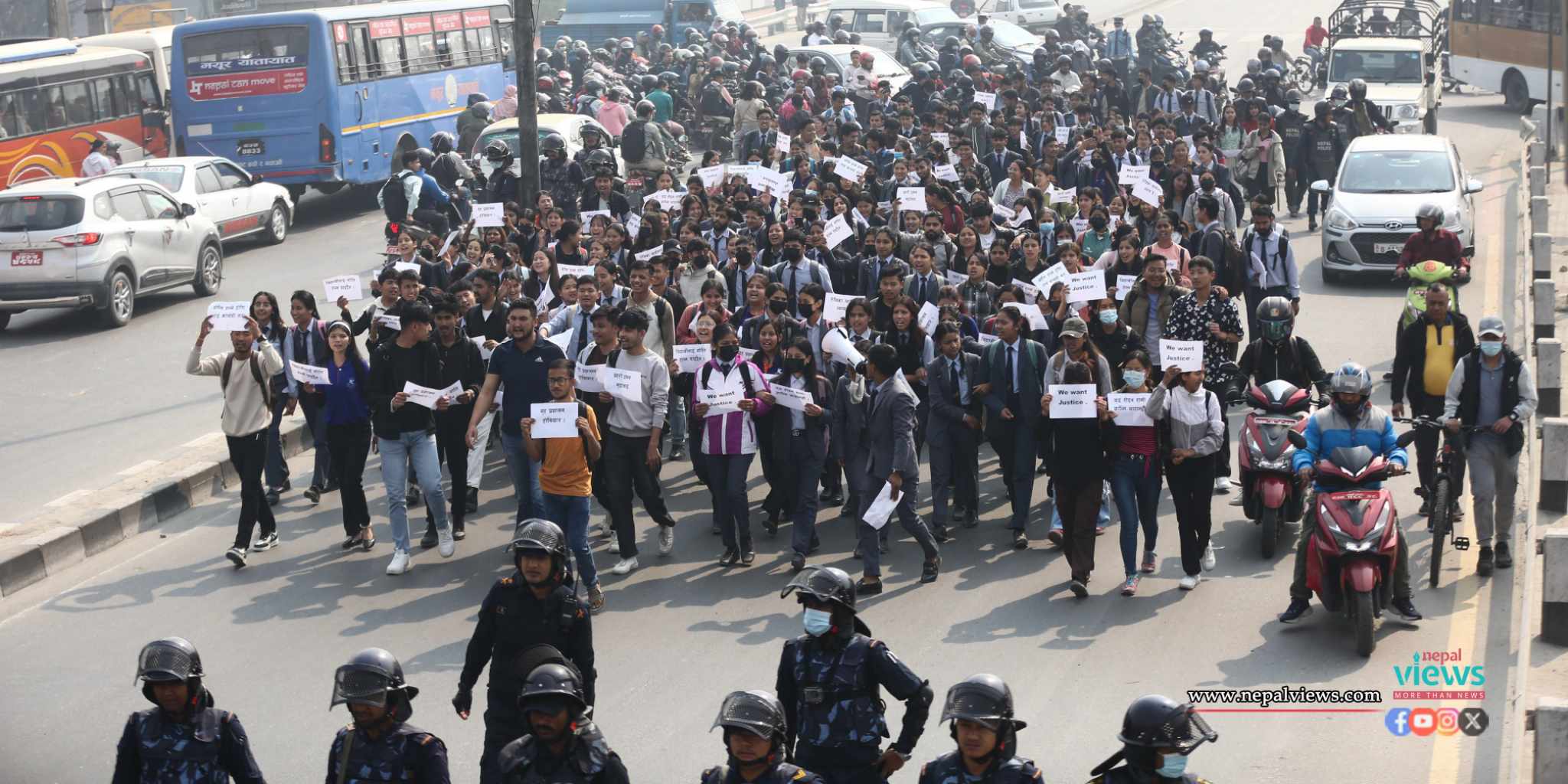 गोली लागी घाइते भएका रेविका खत्री र उनका दाइलाई न्याय माग्दै विद्यार्थीको प्रदर्शन (तस्वीरहरू)