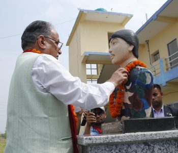 शहीद स्मृति केन्द्रको अवलोकनमा प्रचण्ड : सालिकमा माल्यार्पण