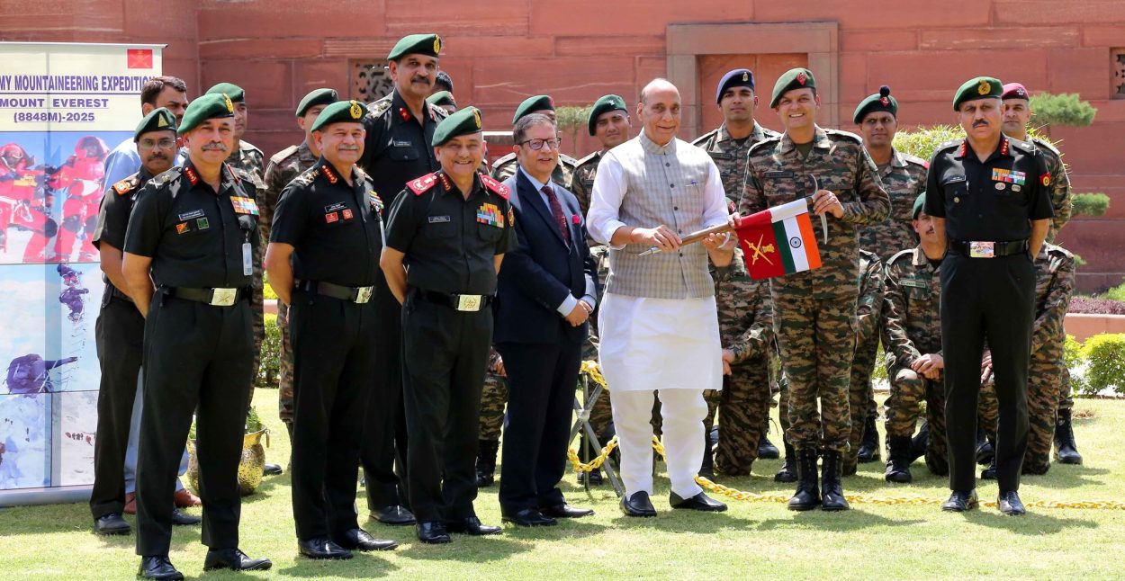 भारतीय र नेपाली सेनाको संयुक्त कञ्चनजङ्घा आरोहण अभियान सुरु