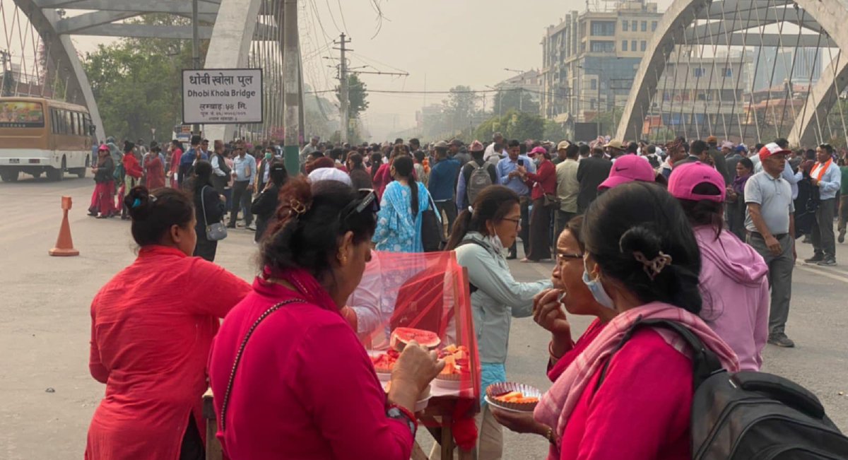 शिक्षकहरूको खाजा चटपटे (तस्वीरहरू)