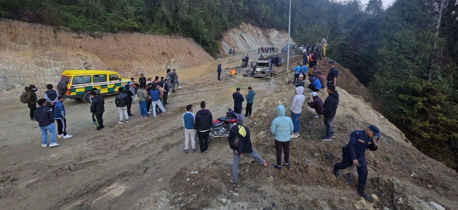 पाथीभरा दर्शनका लागि गइरहेको गाडीमा आगलागी : चार जनाको मृत्यु, दुई घाइते