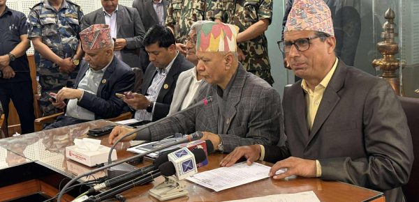 सरकारसँगको सहमतिप्रति विद्यालय कर्मचारी असन्तुष्ट, शिक्षकले धोका दिएको आरोप