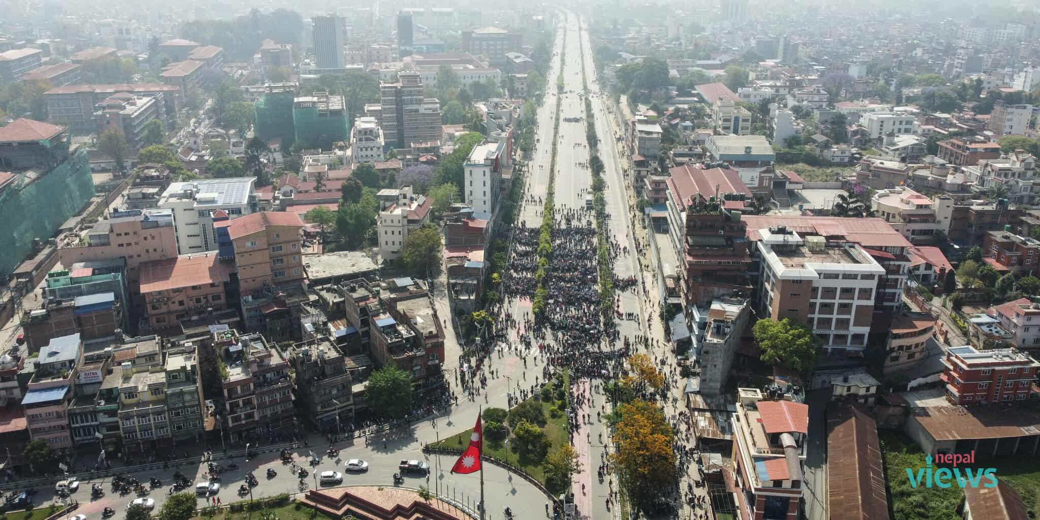 कार्यालय समयमा शिक्षकको आन्दोलन, माइतीघर–नयाँ बानेश्वर सडक ठप्प (तस्वीरहरू)