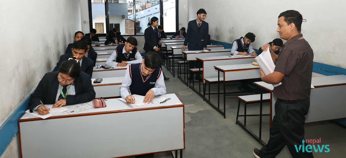 सुरु भयो कक्षा १२ को परीक्षा (तस्वीरहरू)