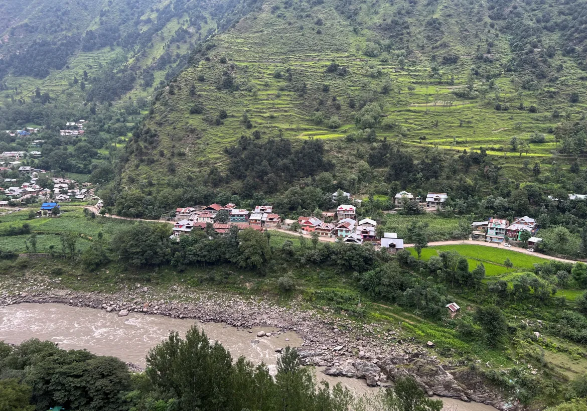 भारत र पाकिस्तानको सीमामा रहेका बासिन्दाहरू फिर्ता