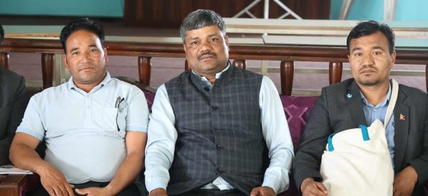 विद्यालय कर्मचारीको गुनासो : माग पूरा गराउने भनेर आन्दोलनमा बोलाए, अहिले केही हात लागेन