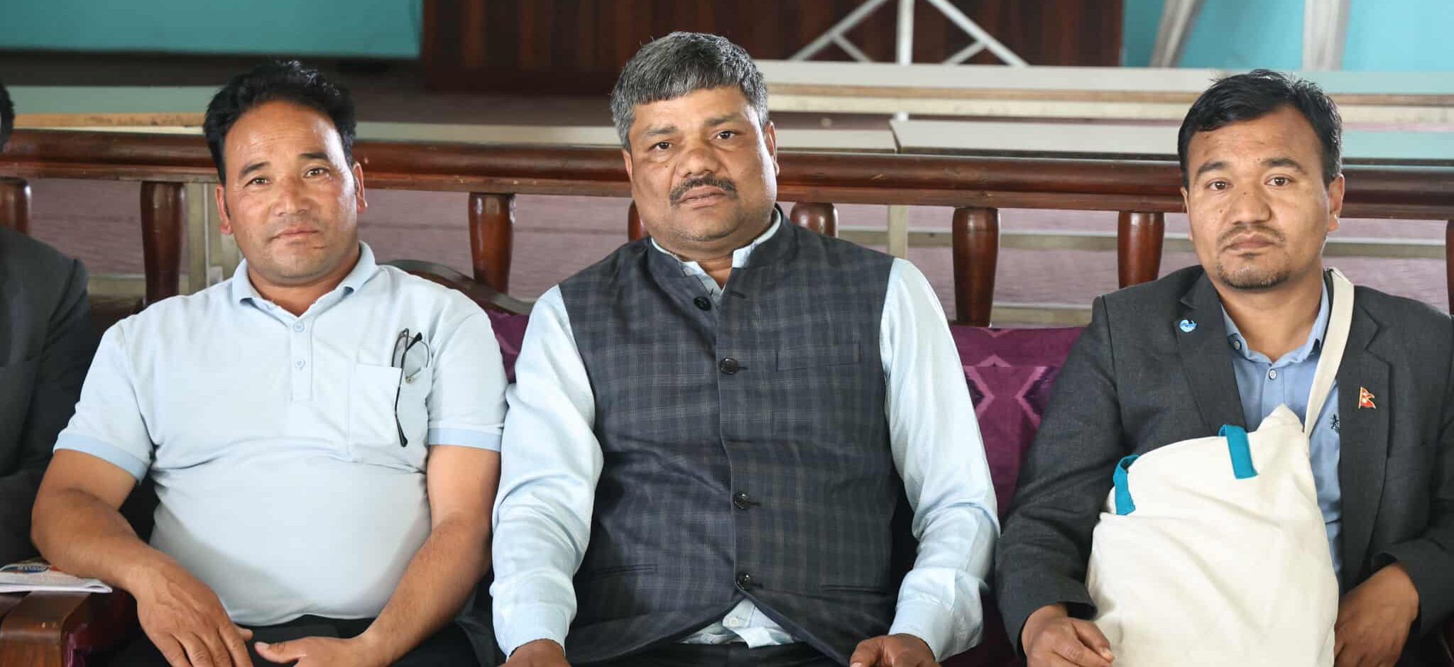विद्यालय कर्मचारीको गुनासो : माग पूरा गराउने भनेर आन्दोलनमा बोलाए, अहिले केही हात लागेन