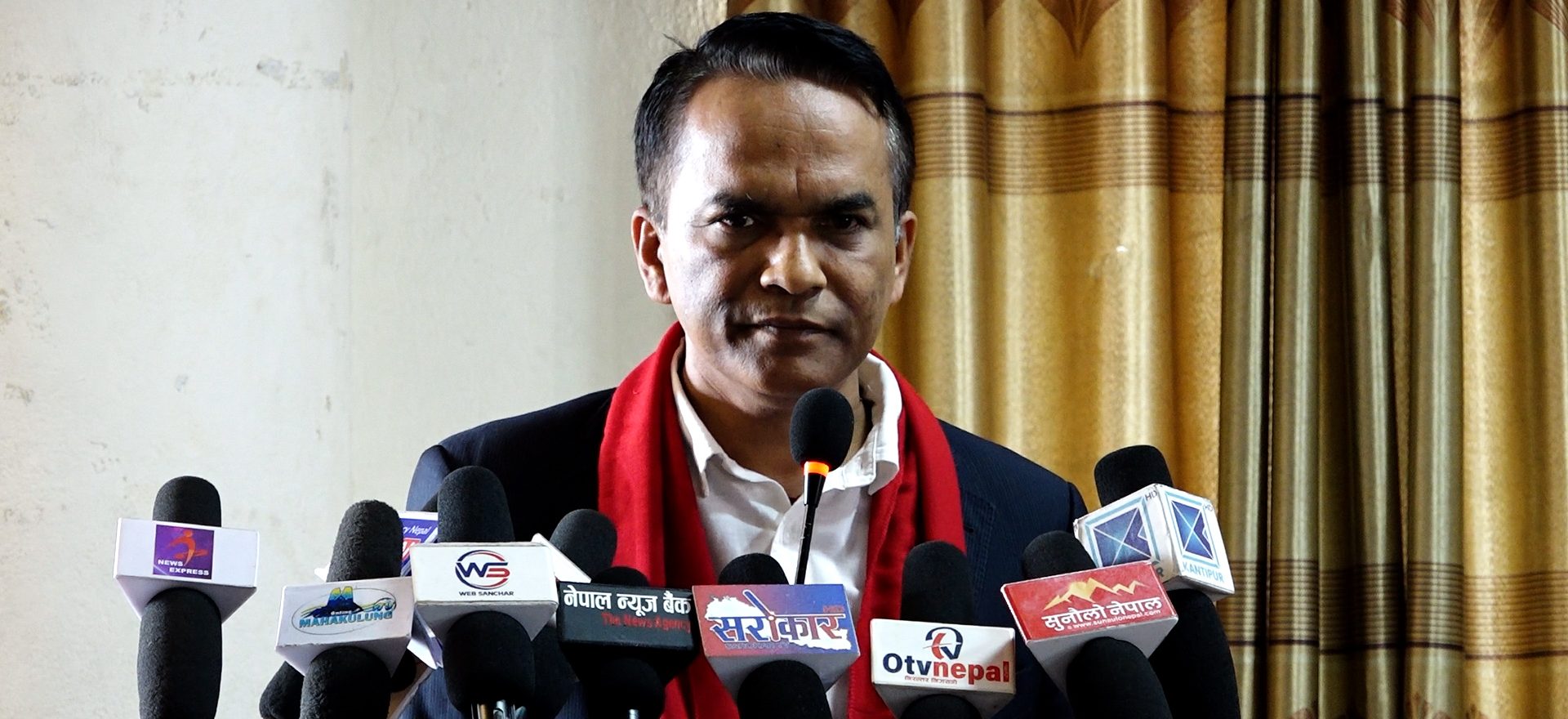 अर्थशास्त्रीलाई देउताजस्तो मानेर वादको पछाडि नलागौं – गभर्नर पौडेल