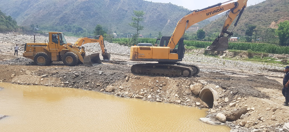 कसरी अगाडि बढेको छ वर्षामा पनि बीपी राजमार्ग सुचारु गर्ने योजना  ?