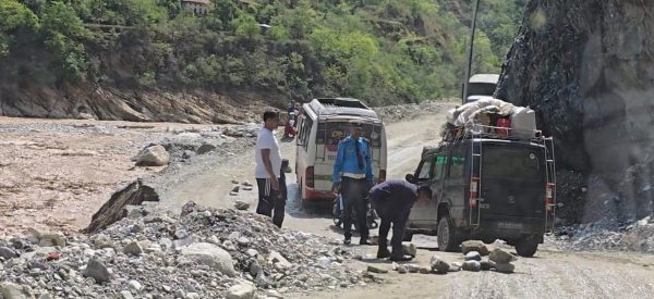 बर्खा नलाग्दै बीपी राजमार्गको यो हालत (तस्वीरहरू)