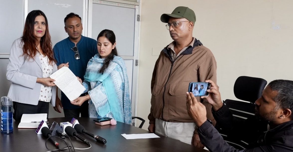 पत्रकार सुरेश रजकको परिवारले दिए मानव अधिकार आयोगमा निवेदन