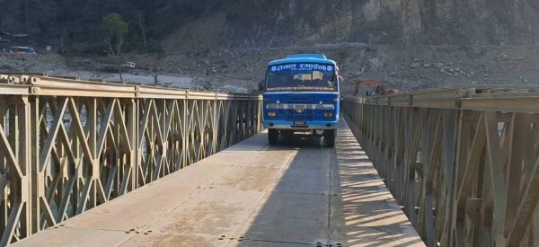 पानीको सतह बढेपछि फोक्सिङटारको अस्थायी ‘बेलिब्रिज’ झिकियो