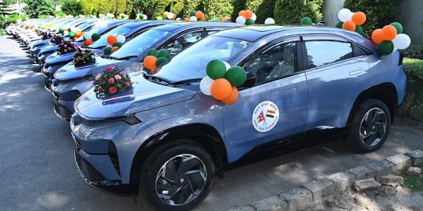 भारतले ‘सगरमाथा संवाद’का लागि नेपाललाई दियो १५ वटा गाडी