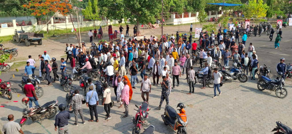 संगठनात्मक अराजकता पराजितको नारालाई चुनौती दिइरहेका एमाले कार्यकर्ता