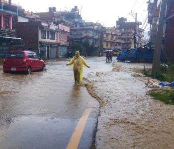 तस्वीरमा वर्षाका कारण जलमग्न पनौती