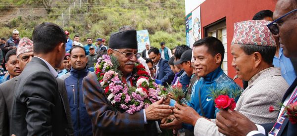 रुकुम पूर्वको भूमे गाउँमा प्रचण्ड