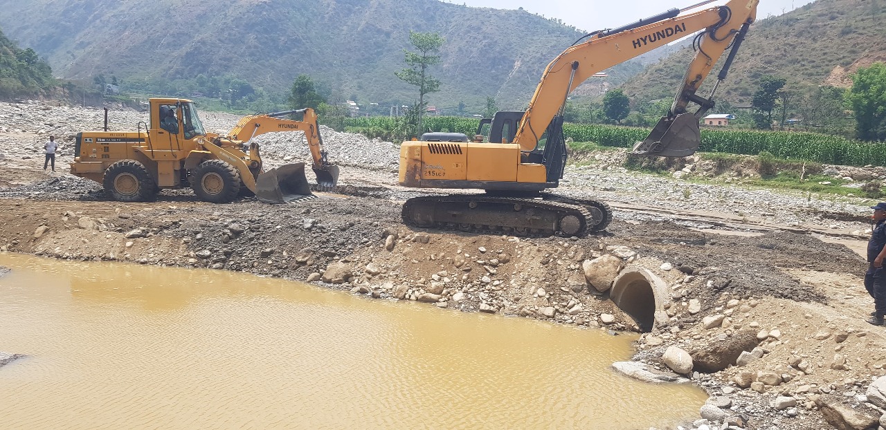 कसरी अगाडि बढेको छ वर्षामा पनि बीपी राजमार्ग सुचारु गर्ने योजना  ?