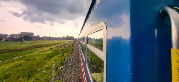 रेलमा सरर… (तस्वीरहरू)