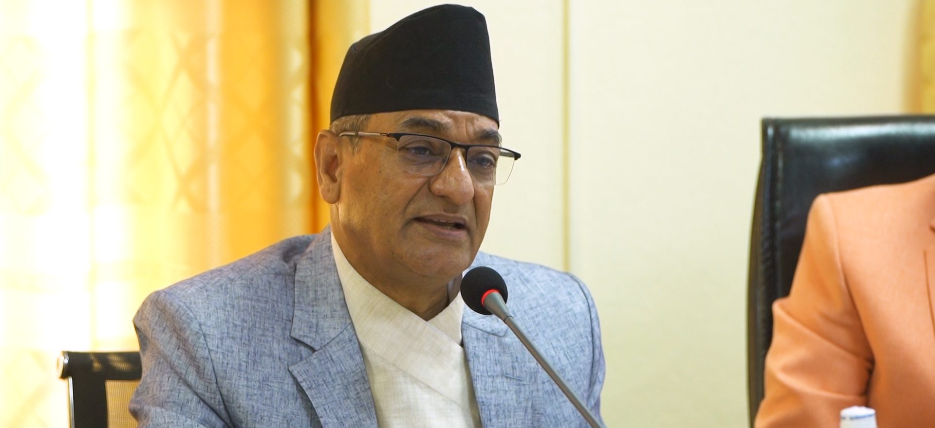 सङ्घीय निजामतीसम्बन्धी कानुन चाँडै निर्माण हुन्छ : मन्त्री लेखक